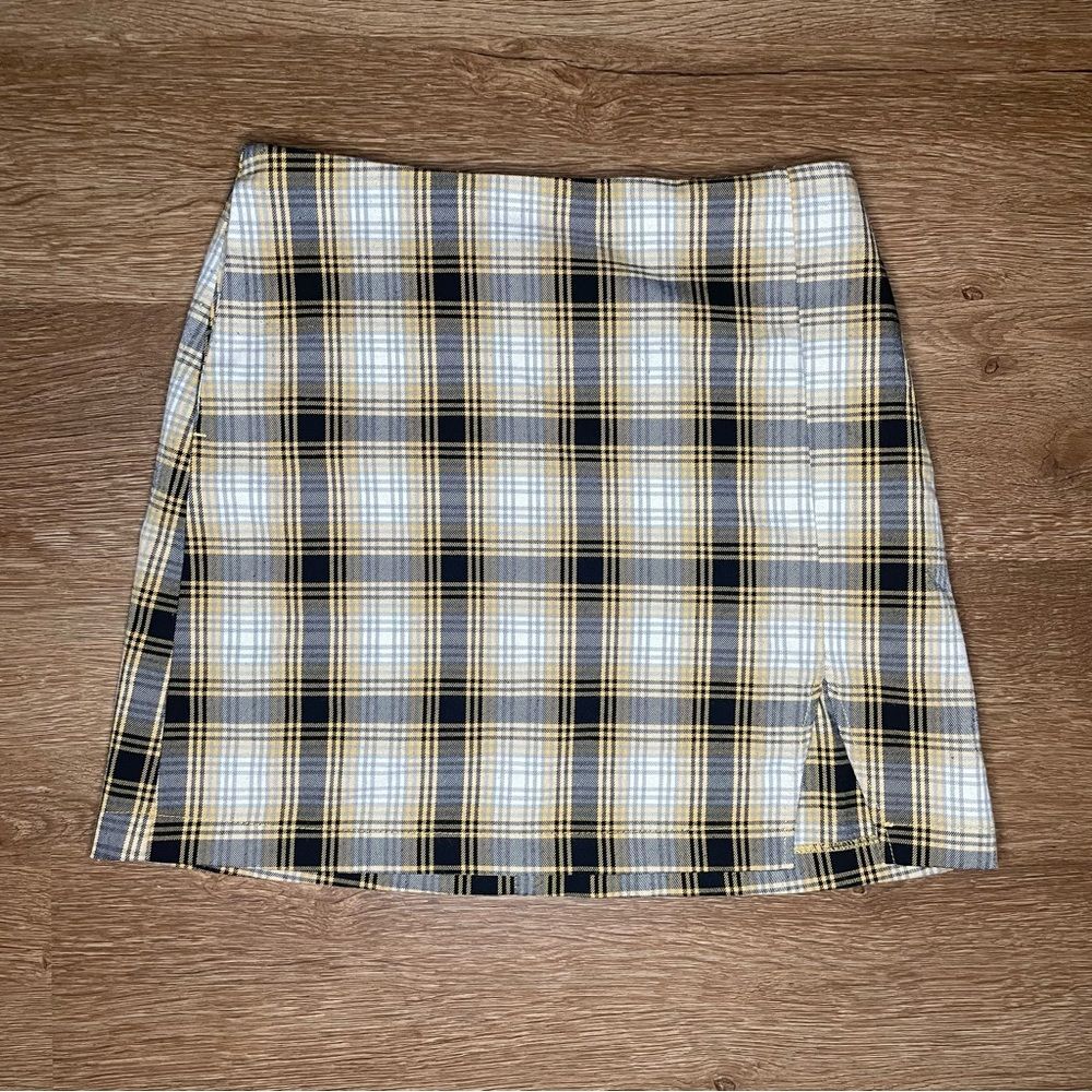 Urban Outfitters Yellow and Black Plaid Mini Skirt size S.